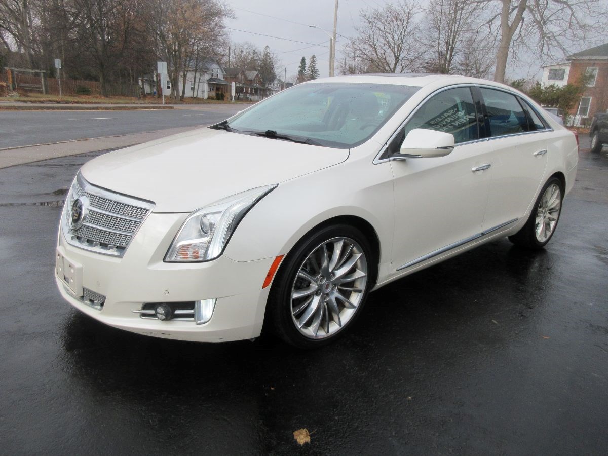 White Diamond Tricoat 2013 Cadillac XTS Sedan Front-Wheel Drive 6-Speed Automatic