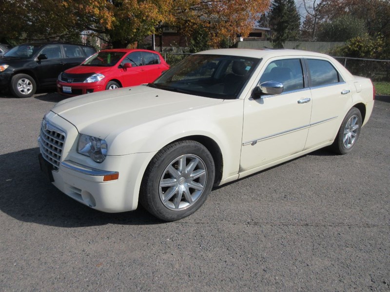 Photo of  2009 Chrysler 300 C Hemi for sale at Grafton Automotive in Grafton, ON