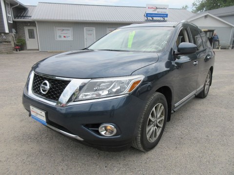 Photo of 2013 Nissan Pathfinder SL 4WD for sale at Grafton Automotive in Grafton, ON