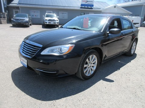 Photo of Used 2014 Chrysler 200 LX  for sale at Grafton Automotive in Grafton, ON