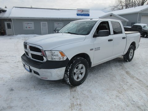 Photo of 2017 RAM 1500 SXT Crew Cab for sale at Grafton Automotive in Grafton, ON