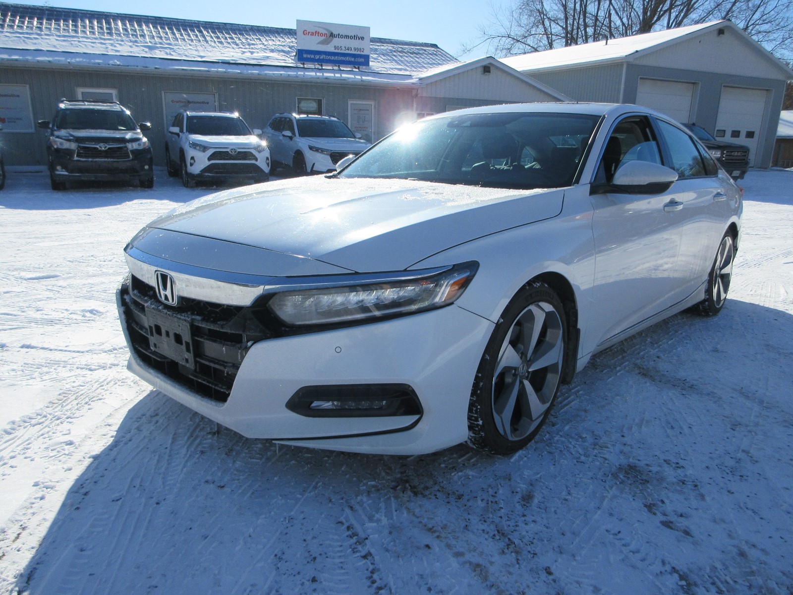 Photo of 2018 Honda Accord Touring  for sale at Grafton Automotive in Grafton, ON