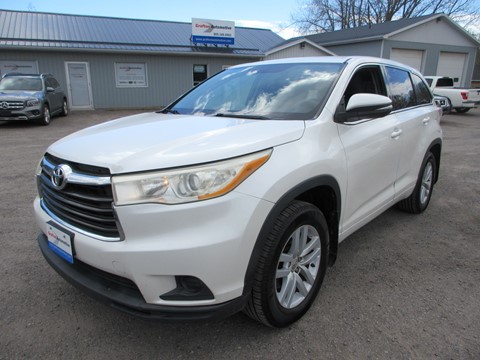Photo of 2014 Toyota Highlander LE AWD for sale at Grafton Automotive in Grafton, ON