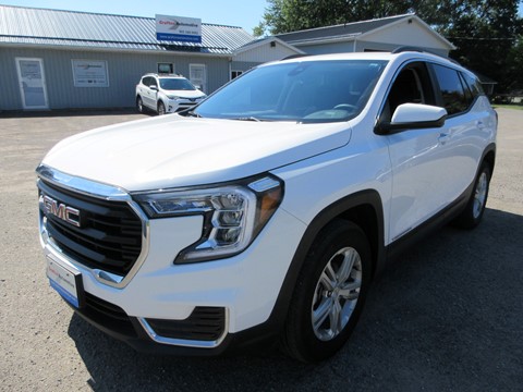 Photo of 2024 GMC Terrain SLE FWD for sale at Grafton Automotive in Grafton, ON