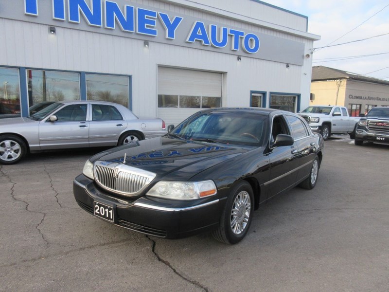 2011 Lincoln Town Car Signature Limited for sale in Peterborough, ON by ...