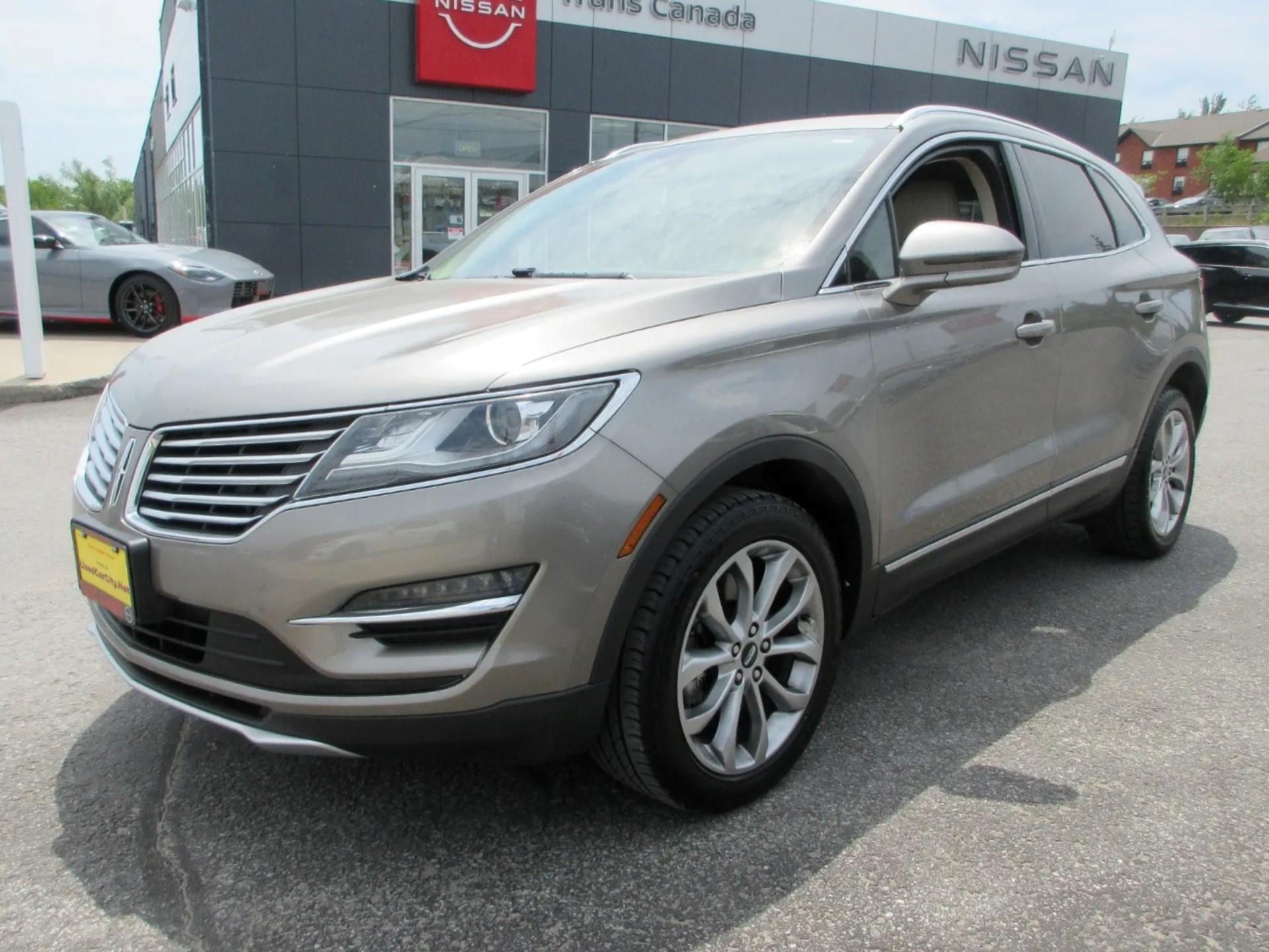 Palladium White Gold Metallic 2017 Lincoln MKC Select AWD SUV / Crossover All-Wheel Drive 6-Speed Automatic