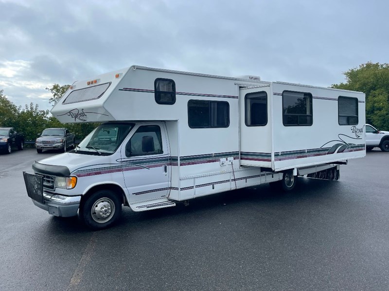 Photo of  1999 Royal Classic Class C   for sale at Auto Connect Sales in Peterborough, ON