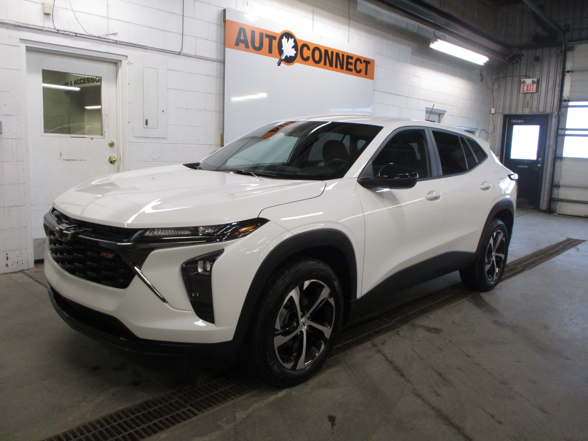 Unknown 2024 Chevrolet Trax RS with 1RS FWD SUV / Crossover Front-Wheel Drive 6-Speed Automatic
