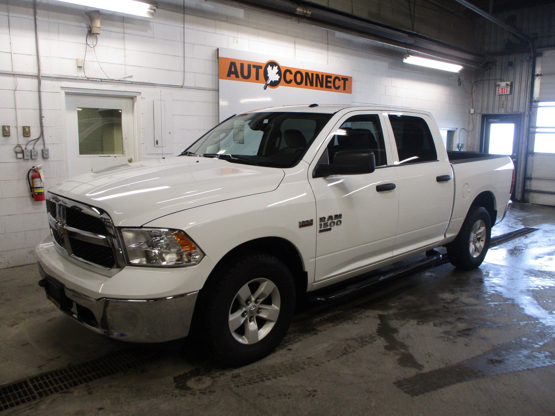 2023 RAM 1500 Classic SLT Crew Cab 4WD