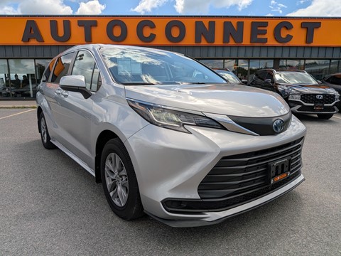 Photo of 2022 Toyota Sienna LE Hybrid for sale at Auto Connect Sales in Peterborough, ON