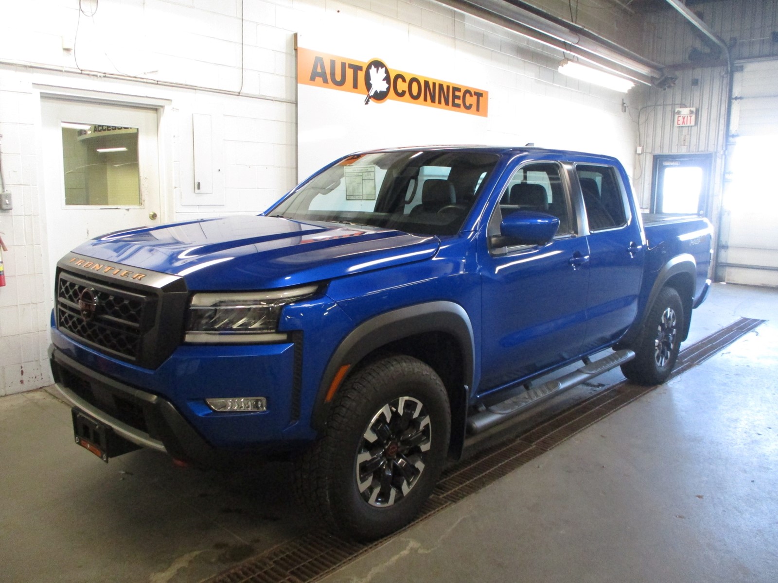 Photo of 2024 Nissan Frontier PRO-4X Crew Cab for sale at Auto Connect Sales in Peterborough, ON