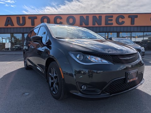 Photo of 2018 Chrysler Pacifica Touring-L Plus for sale at Auto Connect Sales in Peterborough, ON