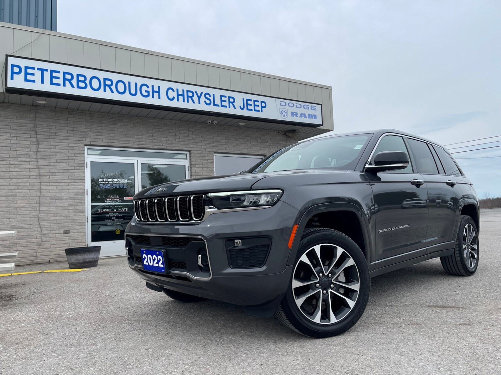 Photo of 2022 Jeep Grand Cherokee  Overland  for sale at Peterborough Chrysler in Peterborough, ON