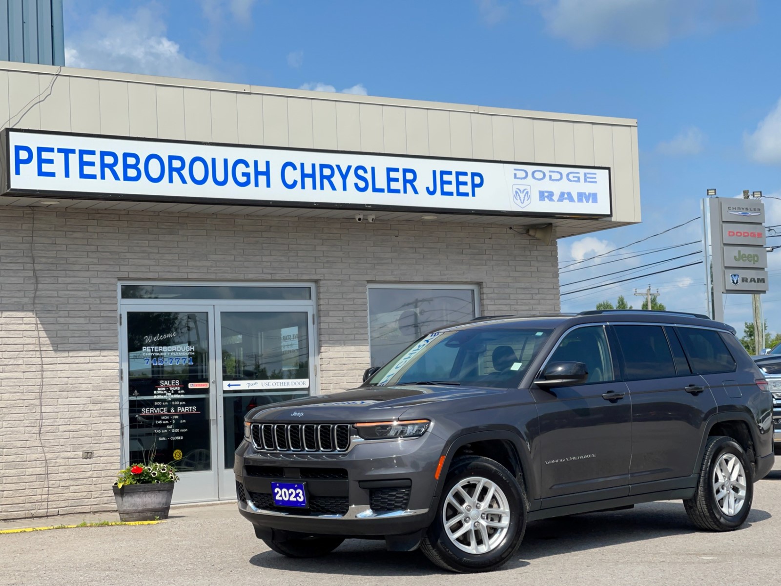Photo of 2023 Jeep Grand Cherokee L Laredo   for sale at Peterborough Chrysler in Peterborough, ON