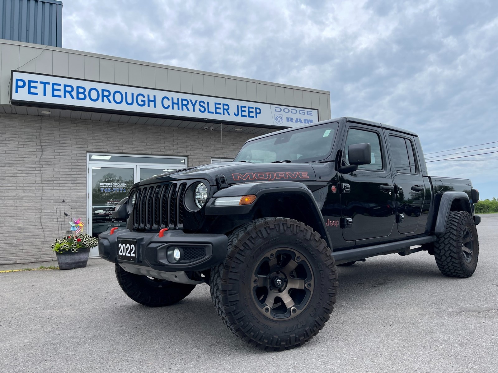 Photo of 2022 Jeep Gladiator Mojave Manual for sale at Peterborough Chrysler in Peterborough, ON