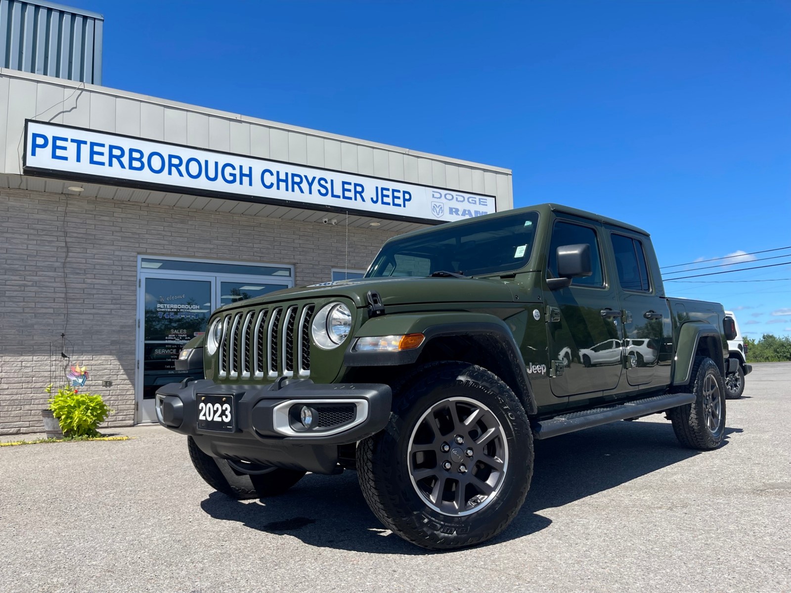 Photo of 2023 Jeep Gladiator Overland  for sale at Peterborough Chrysler in Peterborough, ON