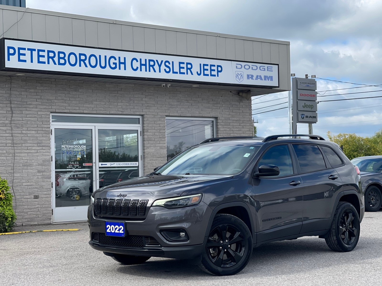 Photo of 2022 Jeep Cherokee  Altitude for sale at Peterborough Chrysler in Peterborough, ON