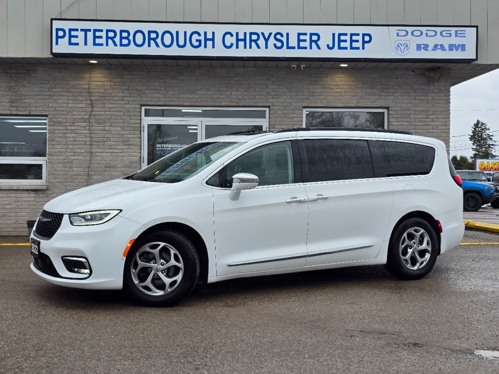Photo of 2022 Chrysler Pacifica Limited  for sale at Peterborough Chrysler in Peterborough, ON