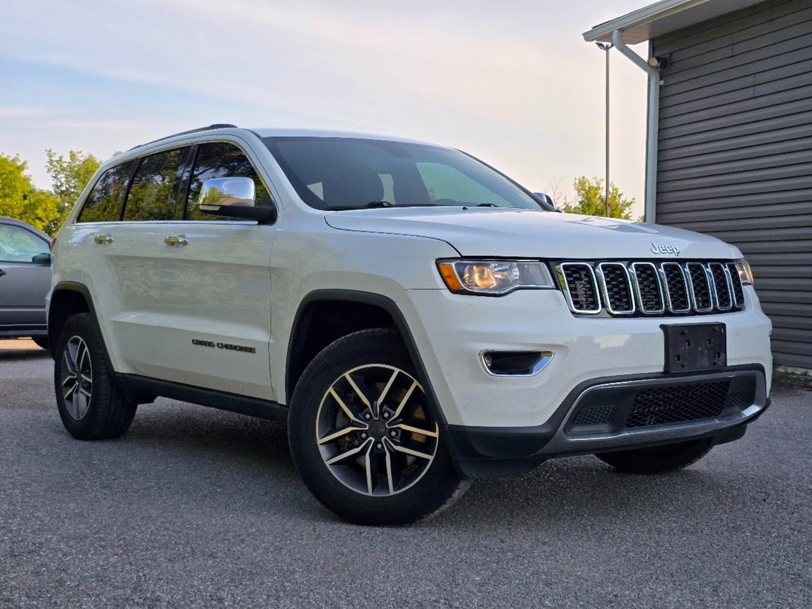 Photo of 2021 Jeep Grand Cherokee  Limited 4WD for sale at Peterborough Chrysler in Peterborough, ON