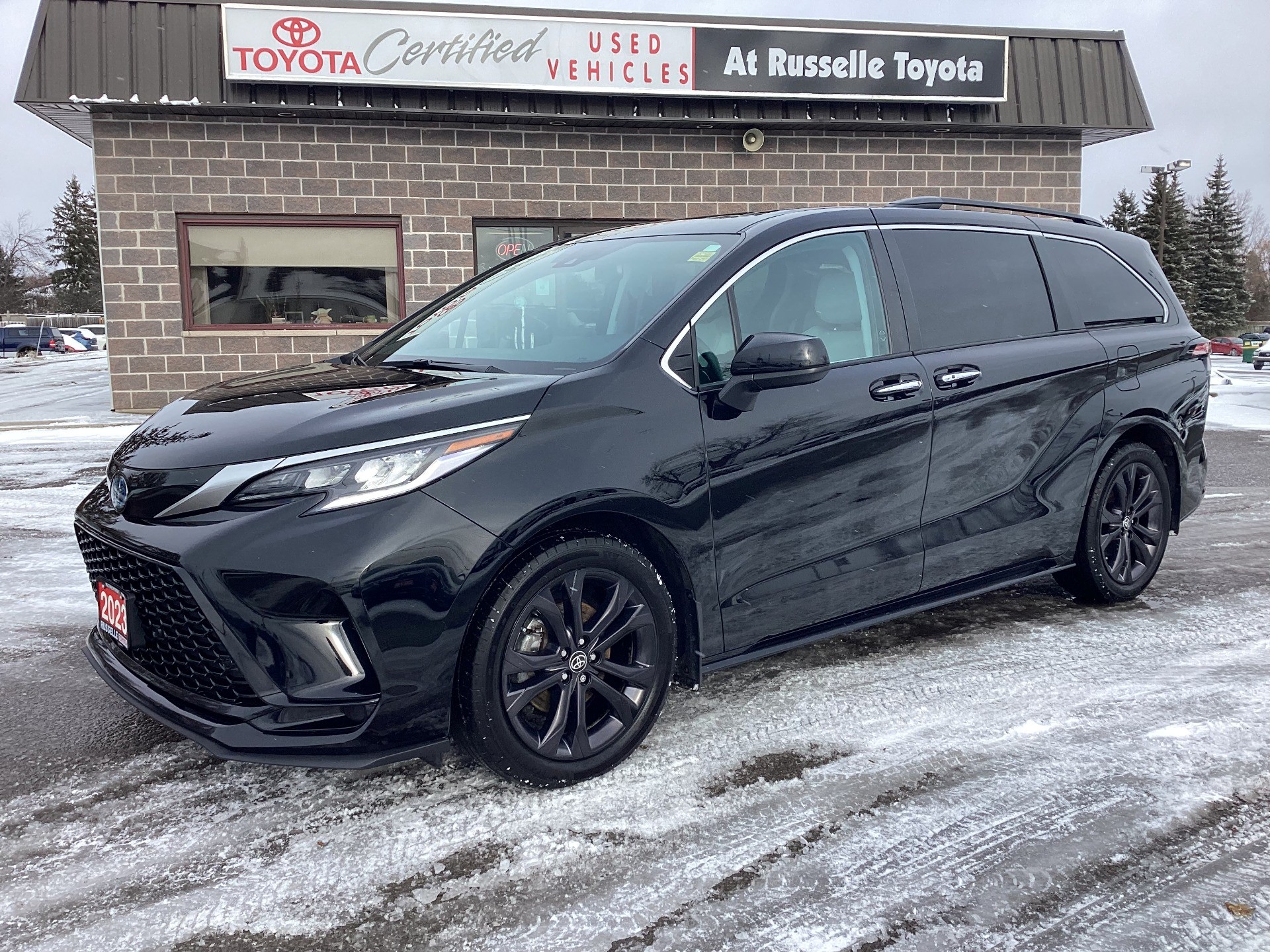 2023 Toyota Sienna XSE 7-Passenger FWD