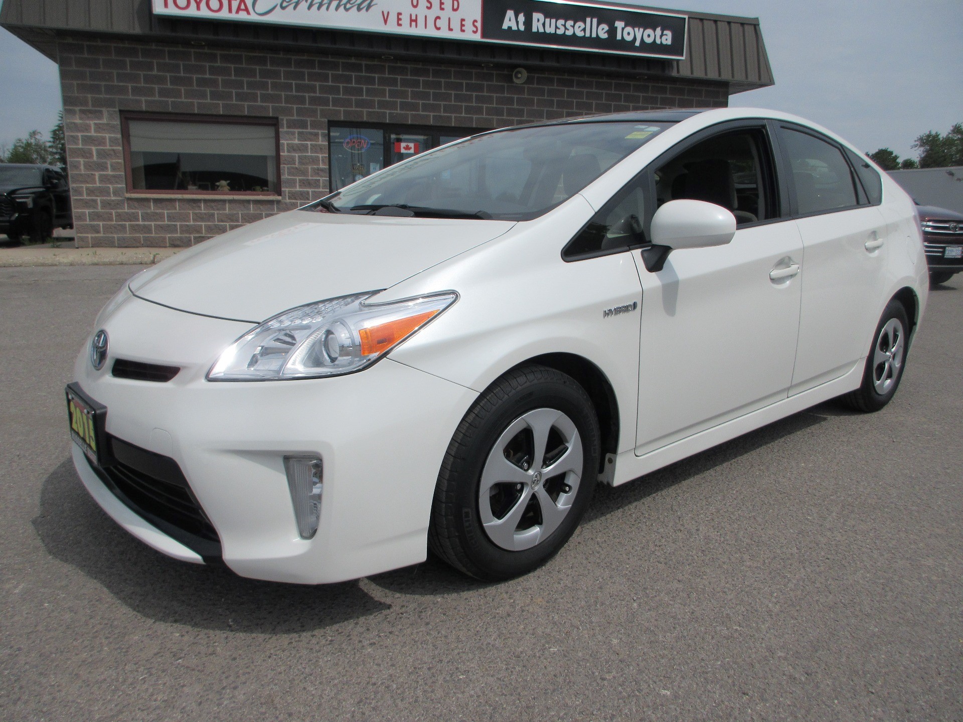 Super White 2015 Toyota Prius Hatchback Continuously Variable Transmission