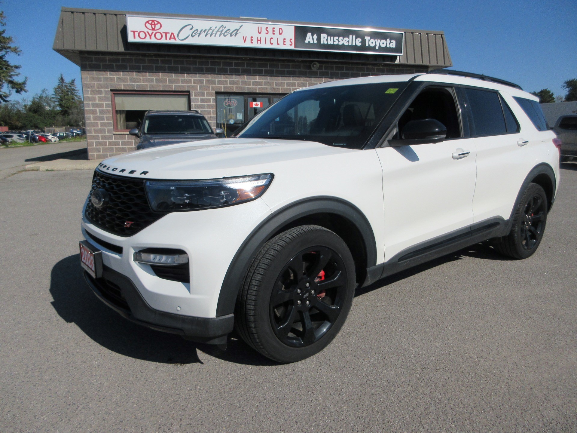 Star White Metallic Tri-Coat 2023 Ford Explorer SUV / Crossover All-Wheel Drive Automatic