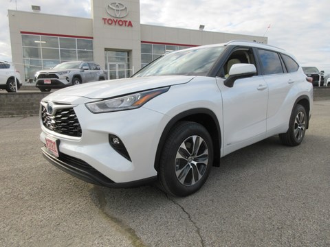 Photo of 2024 Toyota Highlander Hybrid XLE AWD for sale at Race Toyota in Lindsay, ON