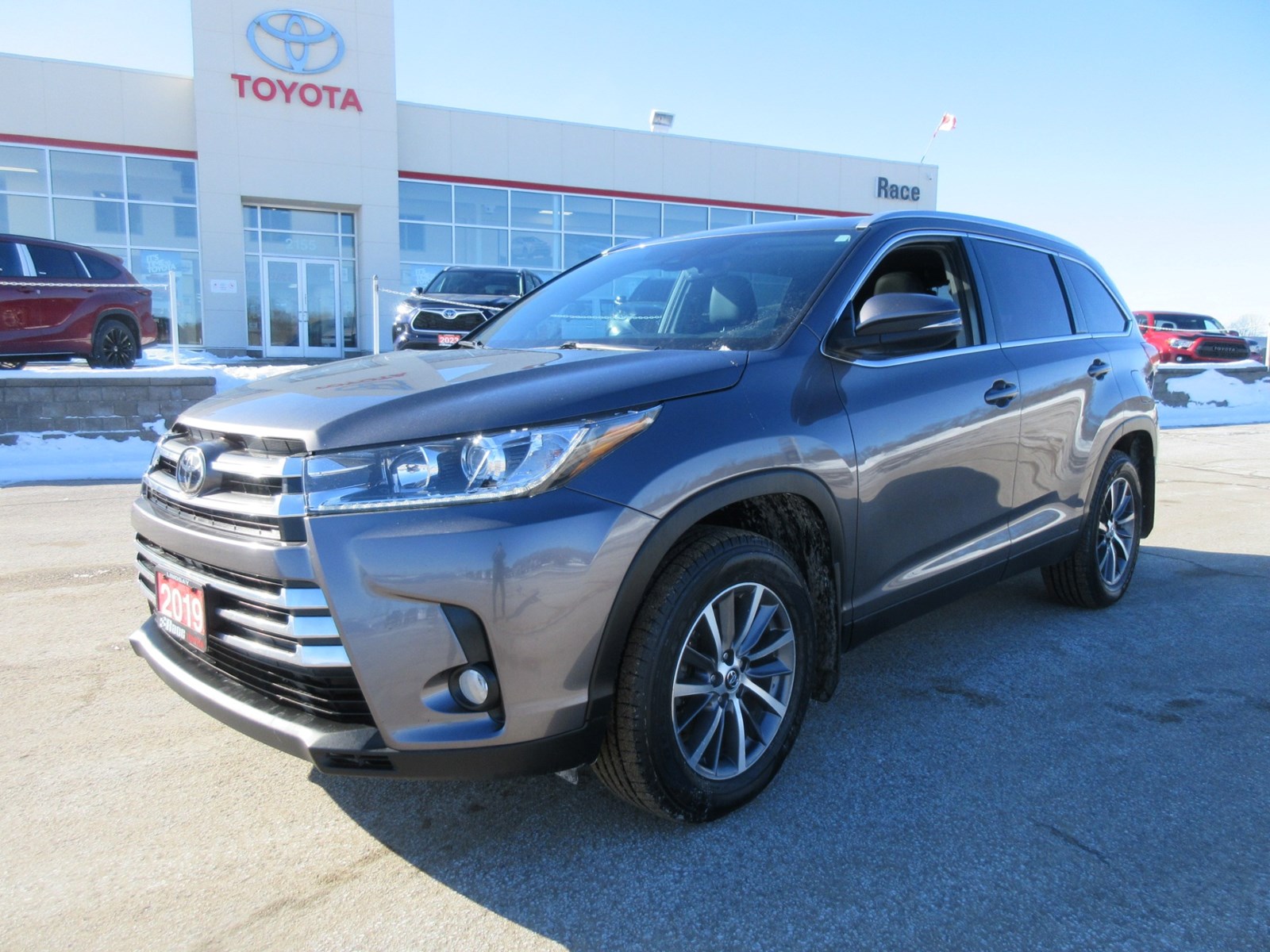  2019 Toyota Highlander XLE V6  Race Toyota  Lindsay, ON