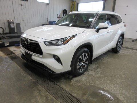 Photo of 2021 Toyota Highlander XLE AWD for sale at Race Toyota in Lindsay, ON