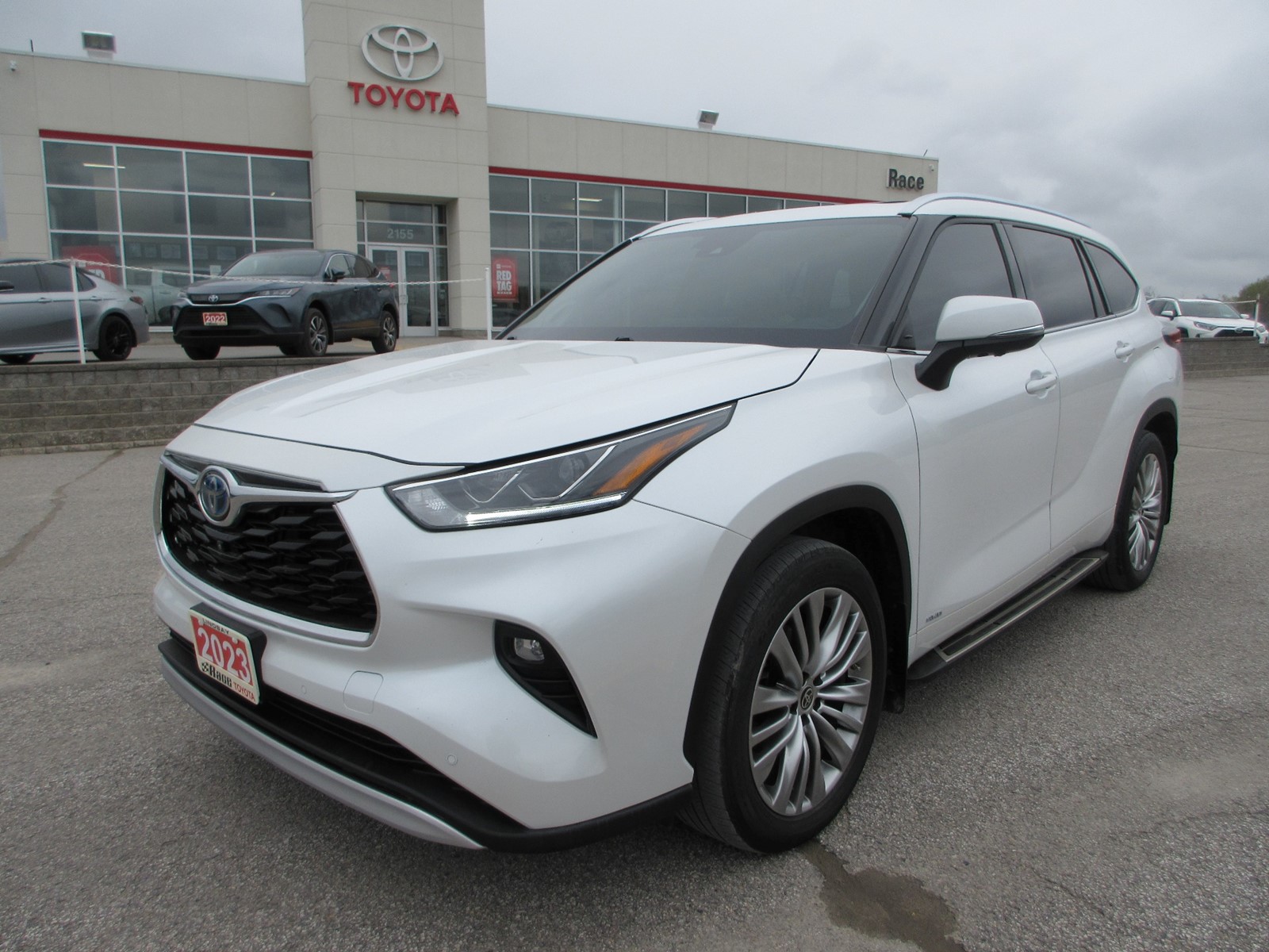 Photo of 2023 Toyota Highlander Hybrid Platinum AWD for sale at Race Toyota in Lindsay, ON
