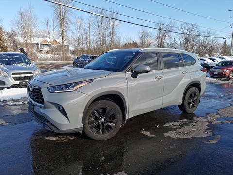 Photo of 2023 Toyota Highlander Hybrid XLE AWD for sale at Patterson Auto Sales in Madoc, ON