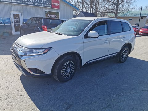 Photo of 2020 Mitsubishi Outlander  SE AWC for sale at Patterson Auto Sales in Madoc, ON