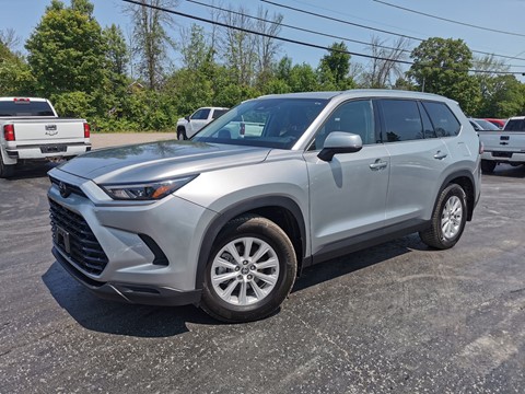 Photo of 2024 Toyota Grand Highlander XLE AWD for sale at Patterson Auto Sales in Madoc, ON