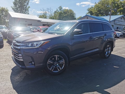 Photo of 2018 Toyota Highlander Limited V6 for sale at Patterson Auto Sales in Madoc, ON
