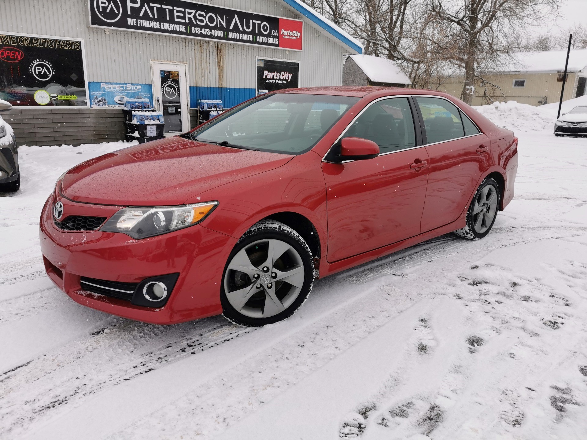 Barcelona Red Met 2014 Toyota Camry SE Sedan Front-Wheel Drive 6-Speed Automatic