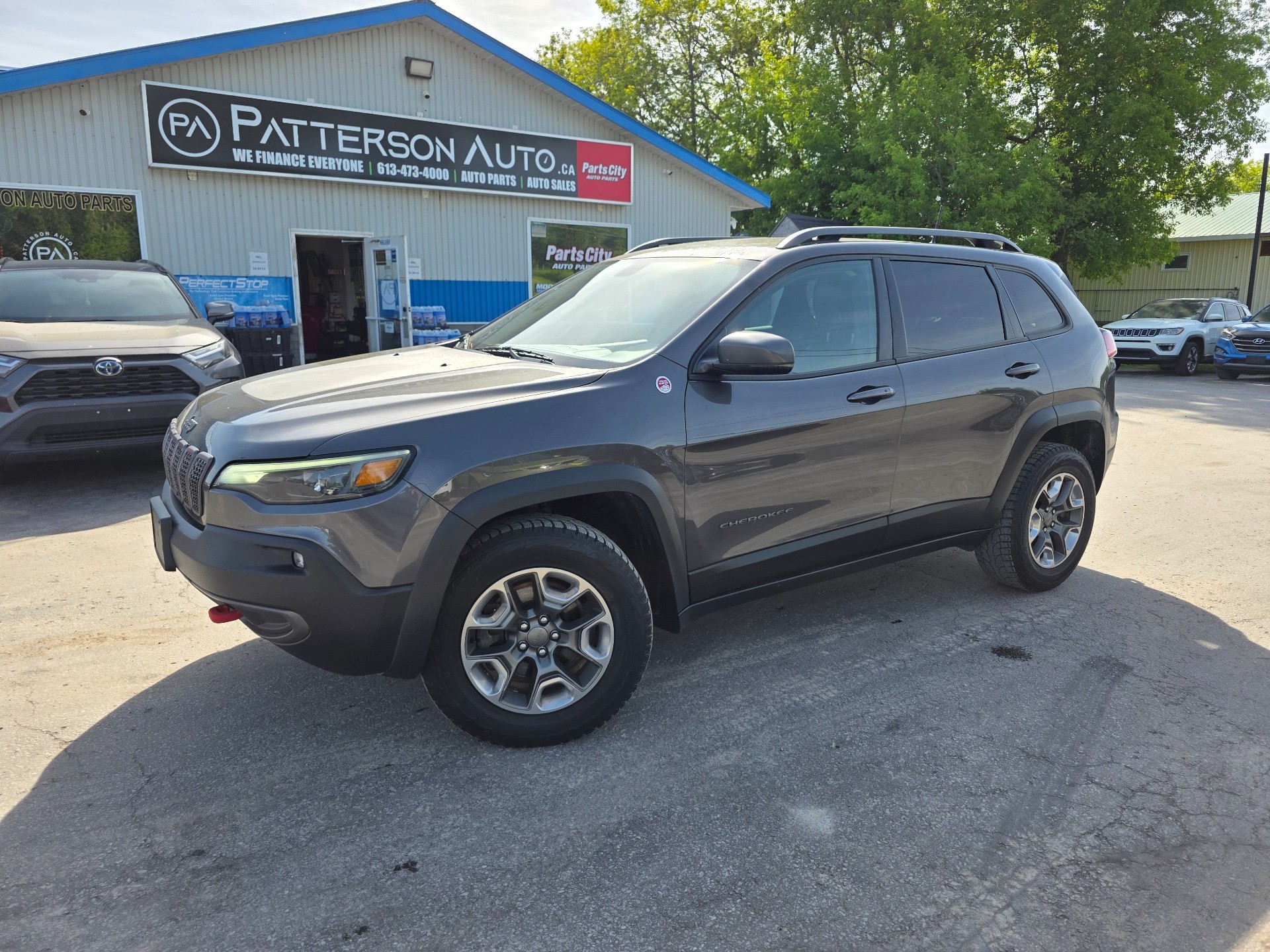Gray (Granite Crystal Metallic Clear Coat) 2019 Jeep Cherokee SUV / Crossover Four-Wheel Drive 9-Speed Automatic