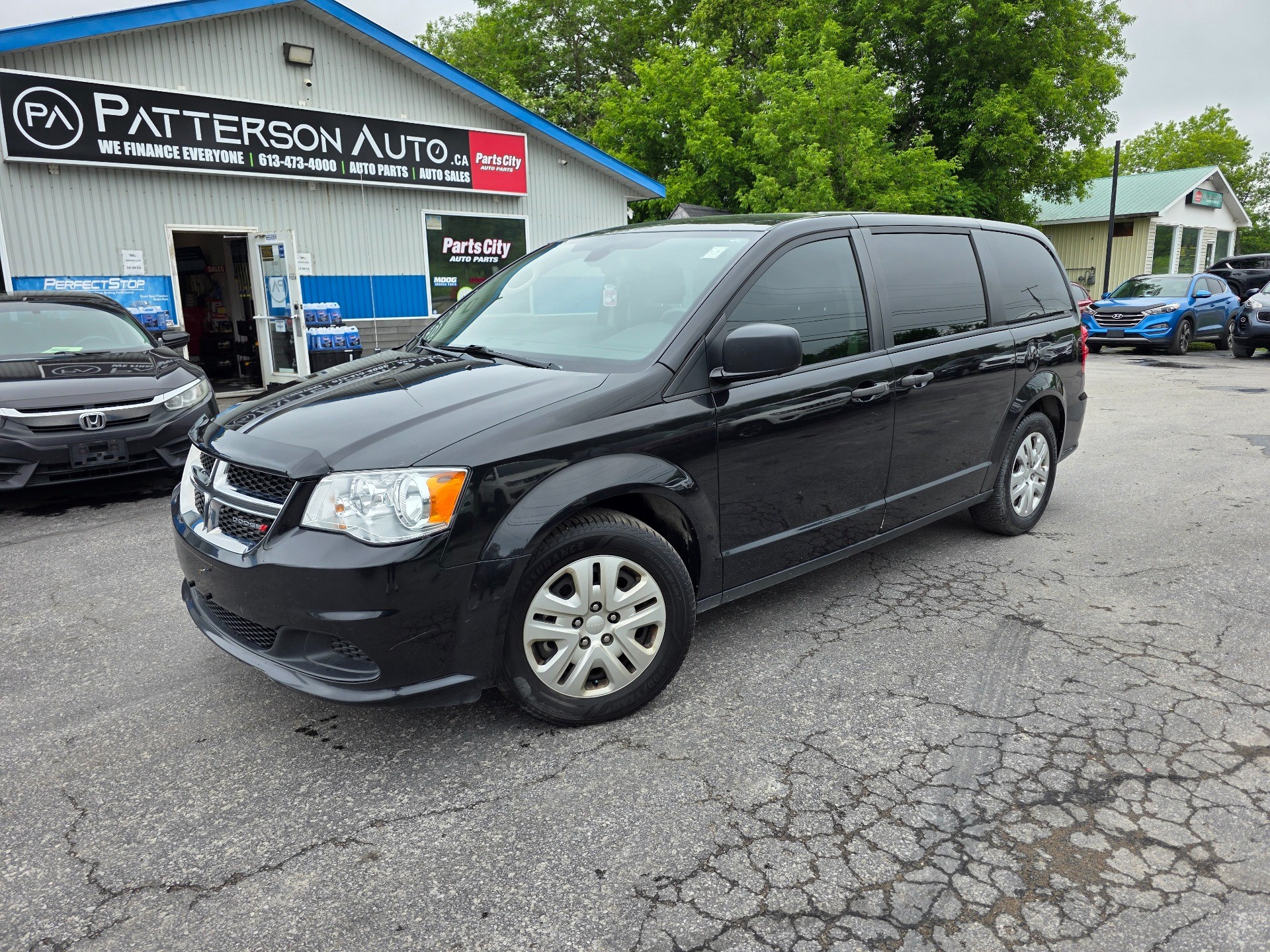 Black Onyx Crystal Pearl Coat 2019 Dodge Grand Caravan Minivan Front-Wheel Drive 6-Speed Automatic