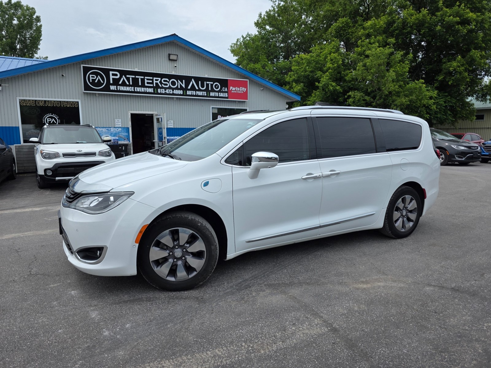 Photo of 2018 Chrysler Pacifica Hybrid Limited  for sale at Patterson Auto Sales in Madoc, ON