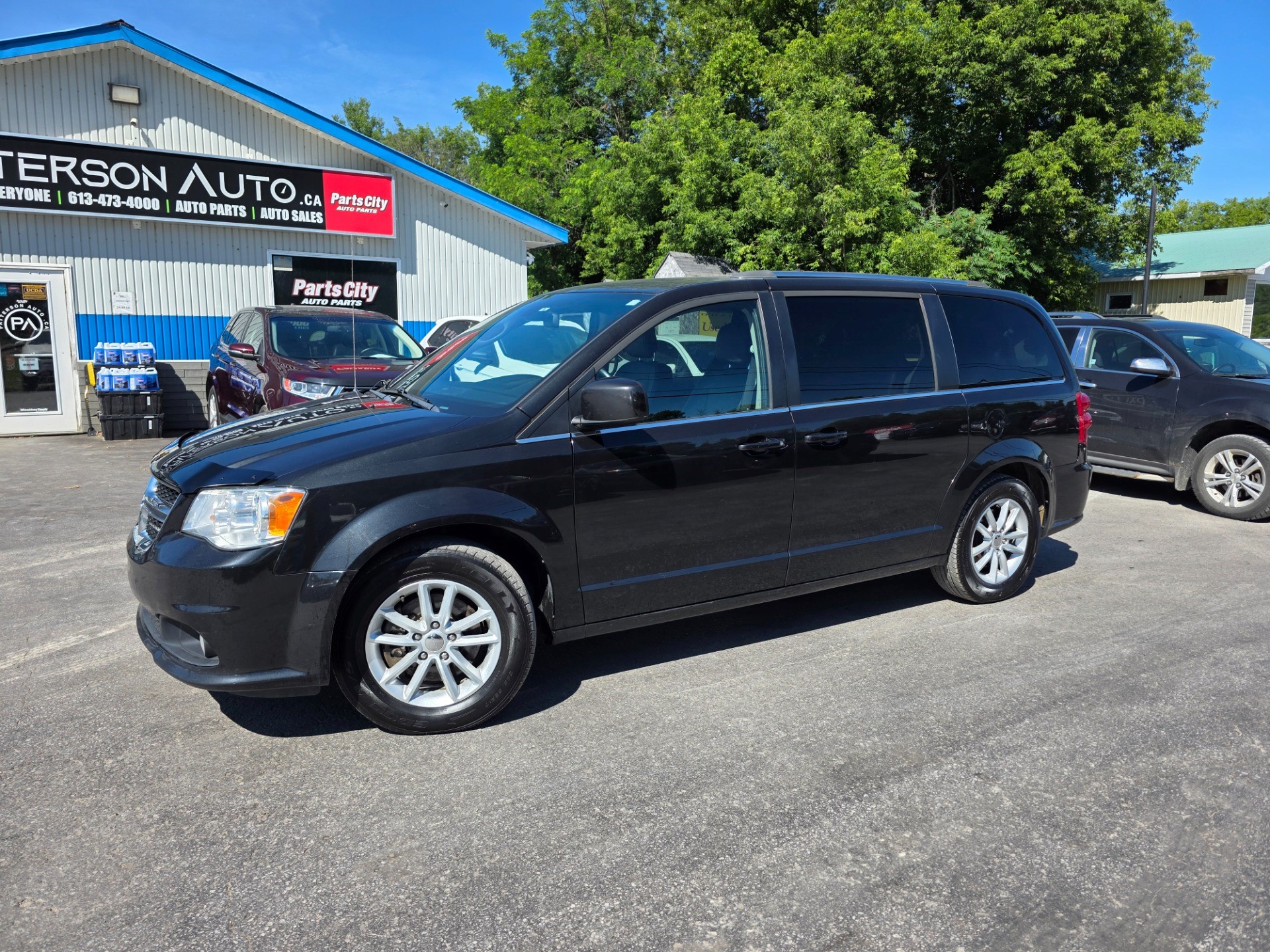 Black Onyx Crystal Pearl Coat 2019 Dodge Grand Caravan Minivan Front-Wheel Drive 6-Speed Automatic