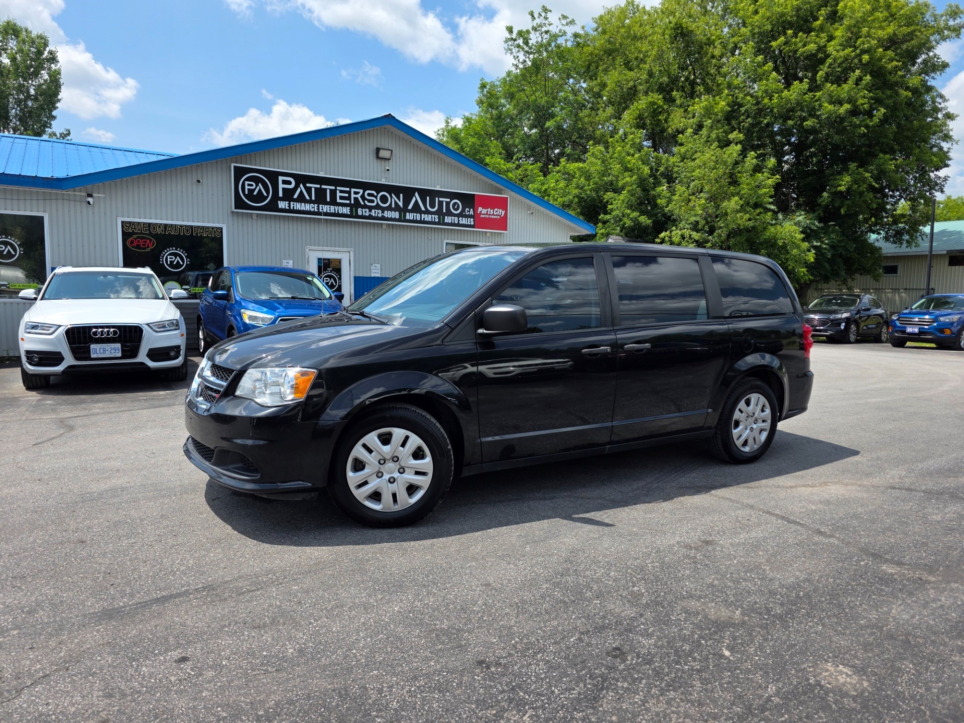 Black Onyx Crystal Pearl Coat 2018 Dodge Grand Caravan Minivan Front-Wheel Drive 6-Speed Automatic