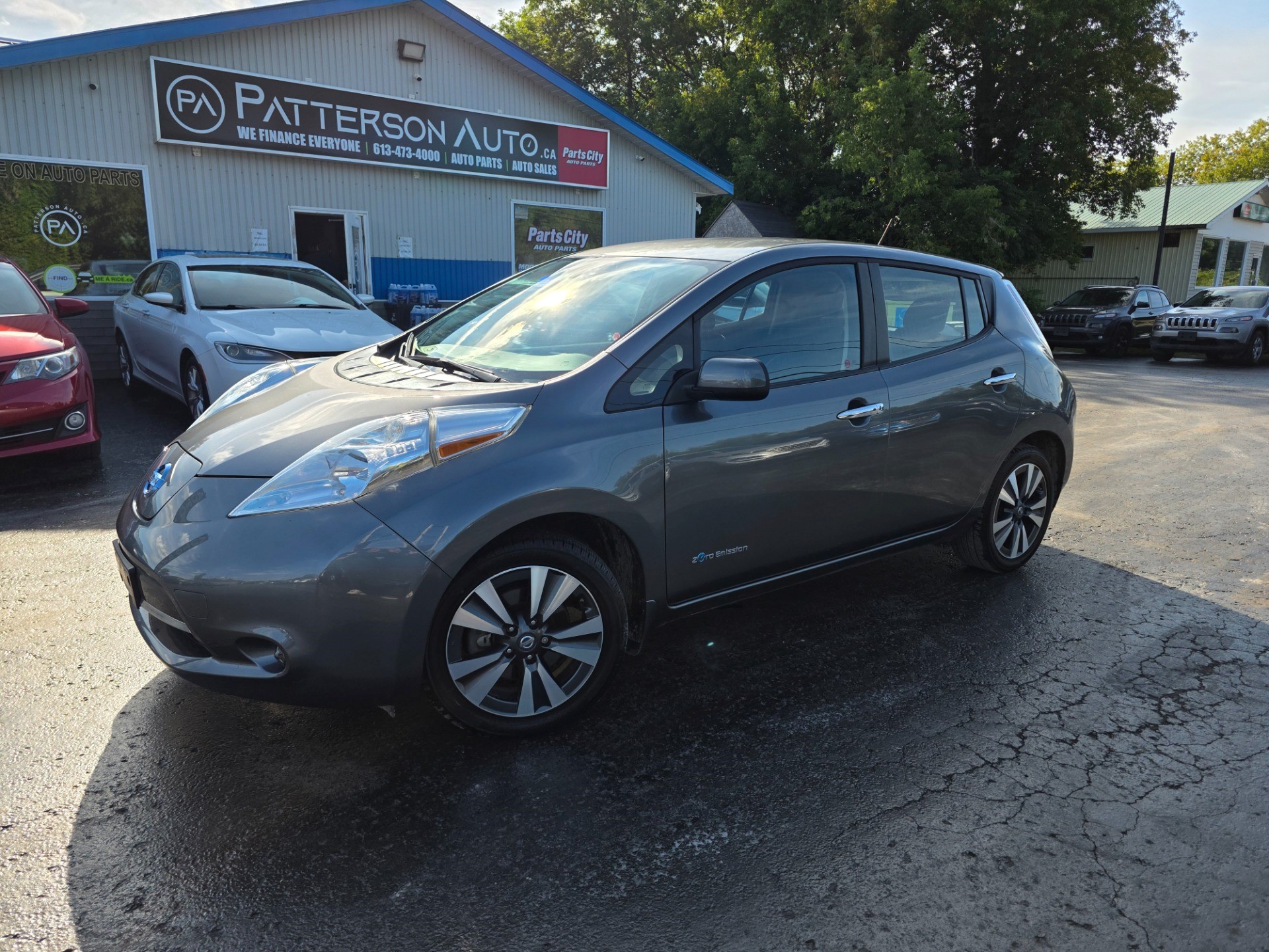 Gray (Gun Metallic) 2017 Nissan LEAF Hatchback Front-Wheel Drive Continuously Variable Transmission