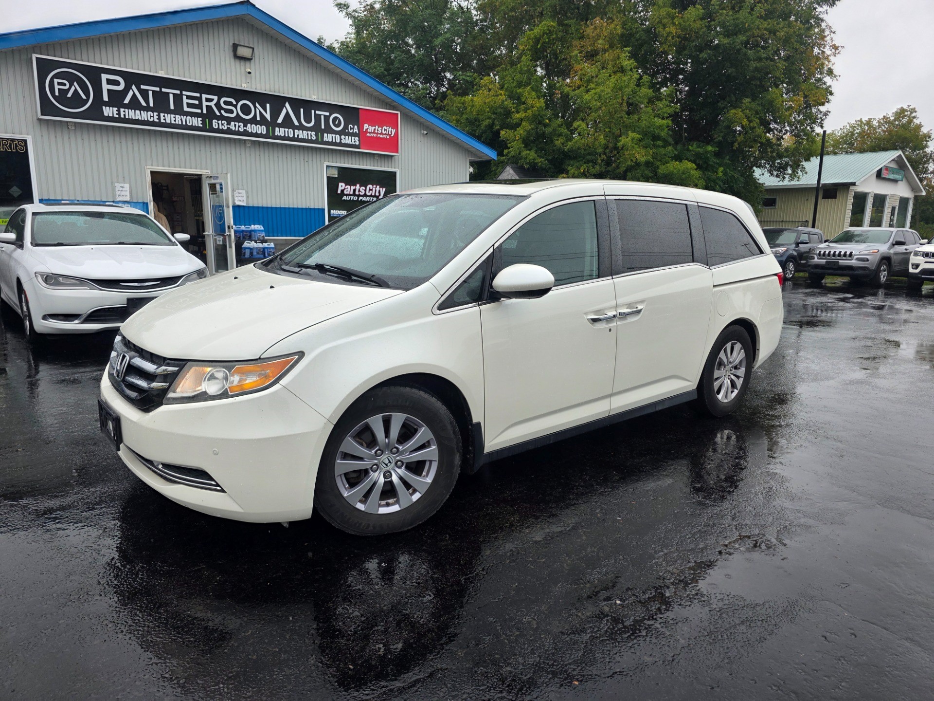White Diamond Pearl 2017 Honda Odyssey Minivan  6-Speed Automatic