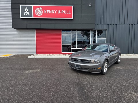 Photo d'une 2010 Ford Mustang V6  à vendre chez Kenny Windsor à Windsor, ON