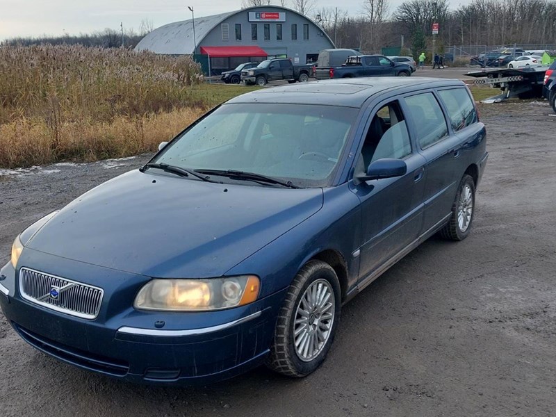 Photo of 2005 Volvo V70 2.5T  for sale at Kenny Gatineau in Gatineau, QC