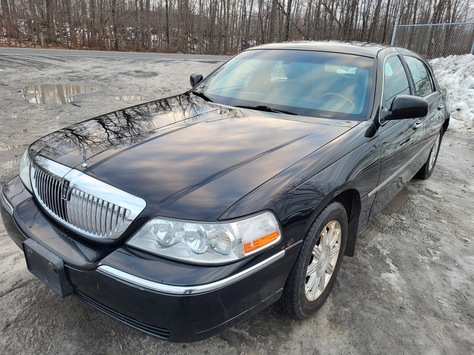 Photo of 2008 Lincoln Town Car Signature Limited for sale at Kenny Cornwall in Long Sault, ON