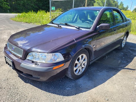 Photo d'une 2001 Volvo S40   à vendre chez Kenny Cornwall à Long Sault, ON