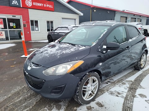 Photo d'une 2014 Mazda MAZDA2 Sport  à vendre chez Kenny Cornwall à Long Sault, ON