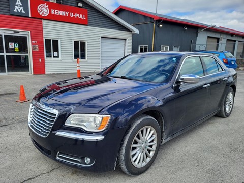 Photo d'une 2011 Chrysler 300 Limited  à vendre chez Kenny Cornwall à Long Sault, ON