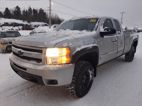 Photo d'une 2010 Chevrolet Silverado 1500 LT1  Long Box à vendre chez Kenny Saguenay à Jonquière, QC