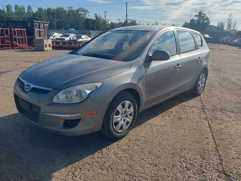 Photo of 2011 Hyundai Elantra Touring SE  for sale at Kenny Saint-Augustin in Saint-Augustin-de-Desmaures, QC